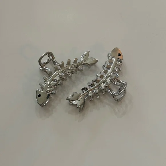 NWOT Silver Fish Bone Hair Clip Set - Picture 2 of 4